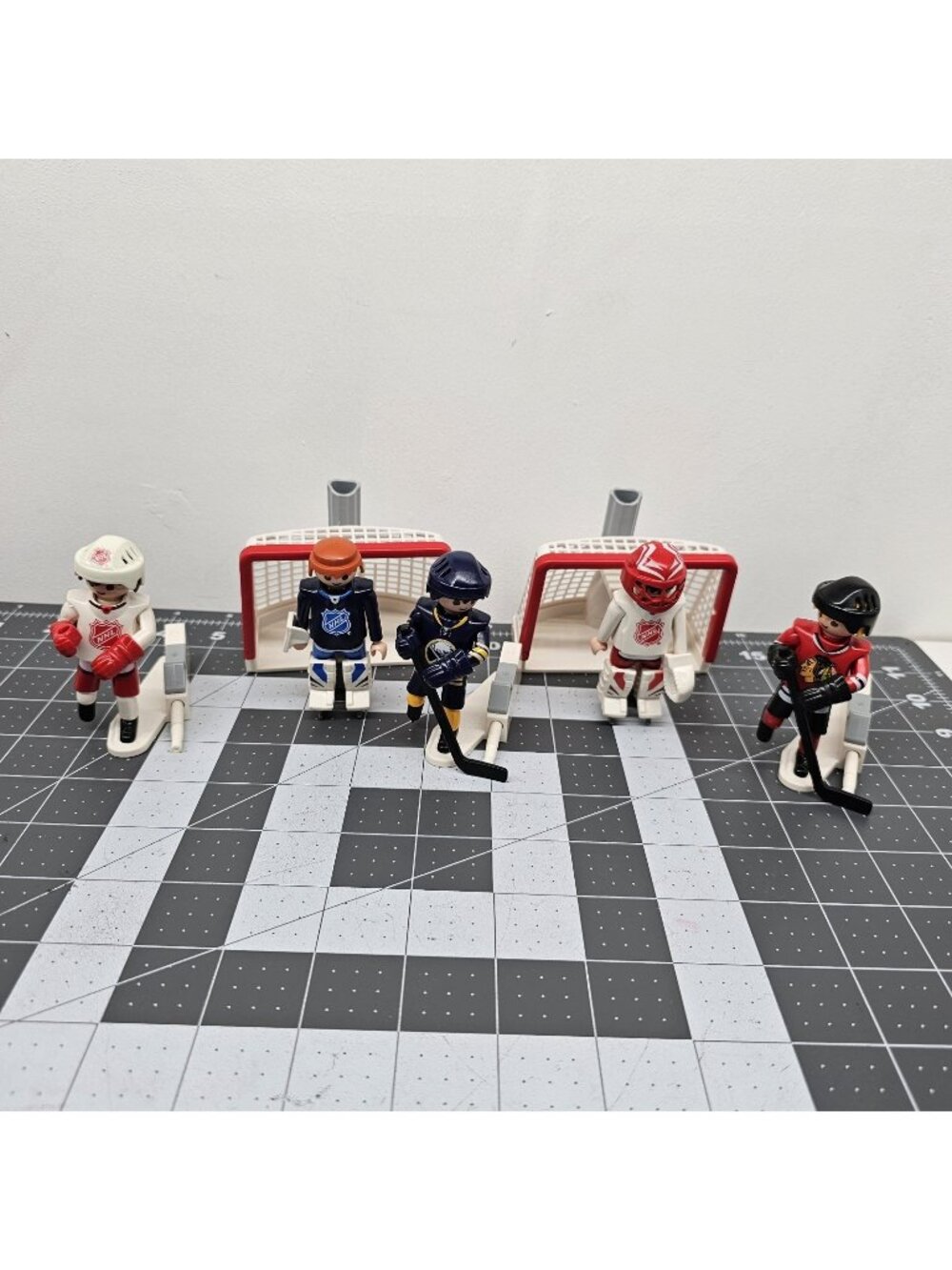 Lot Playmobil NHL Hockey 2 Goalies w/ Nets + 3 Players Chicago Blackhawks,Sabres